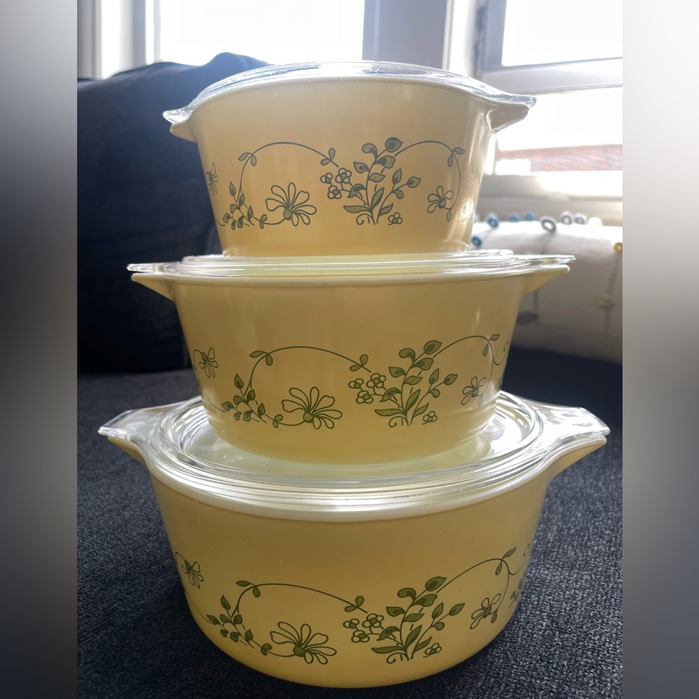 Vintage Pyrex Six-Piece Set